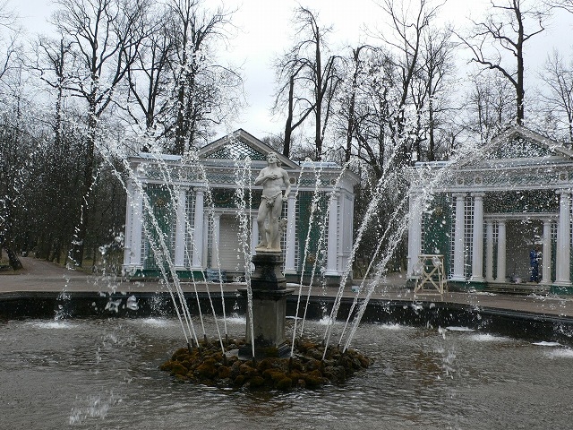 pyotr_palace_fountain2