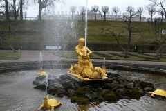 pyotr_palace_fountain1